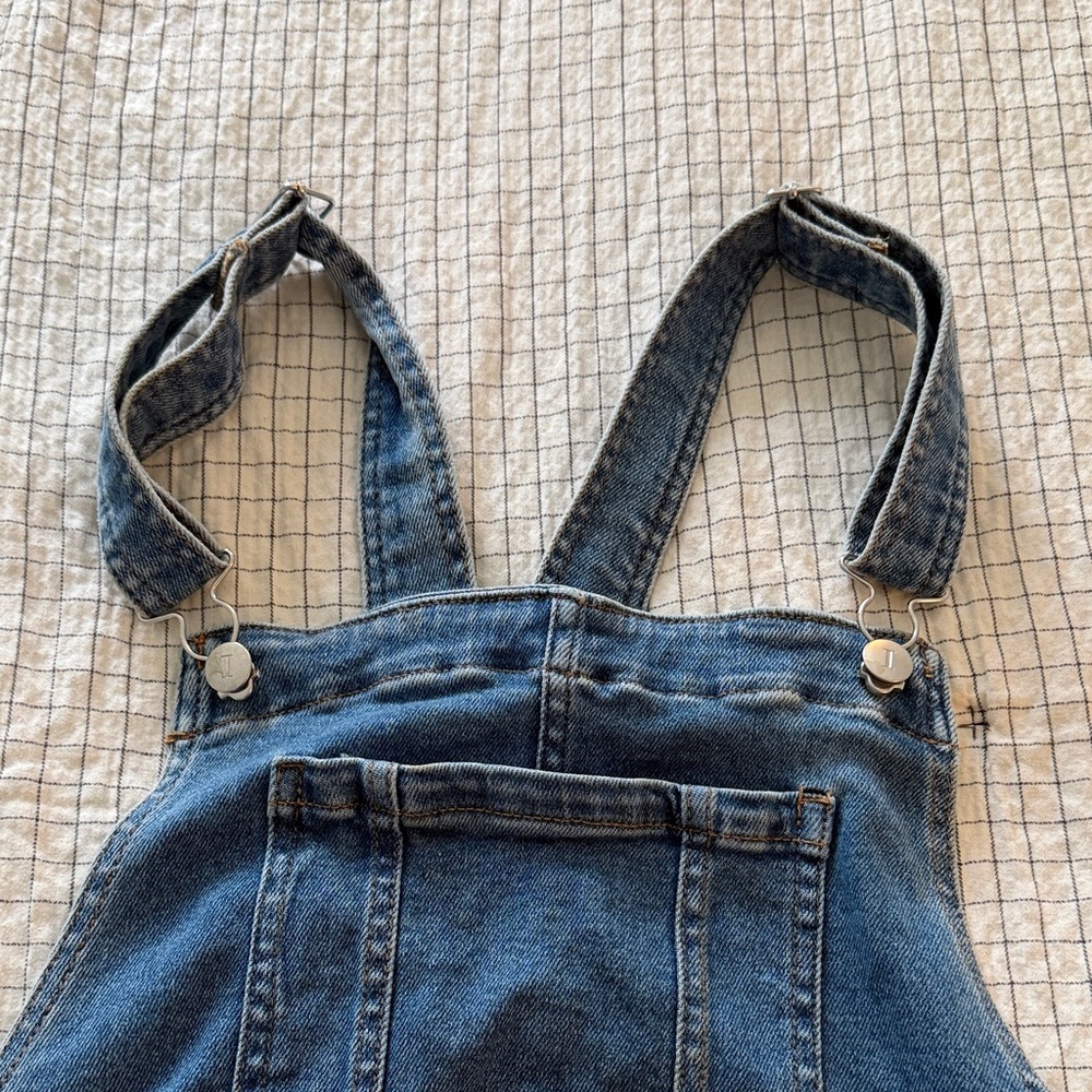 Light Blue Denim Short Maternity Overalls with Front Bib Pocket- Isabel - Picture 4 of 15